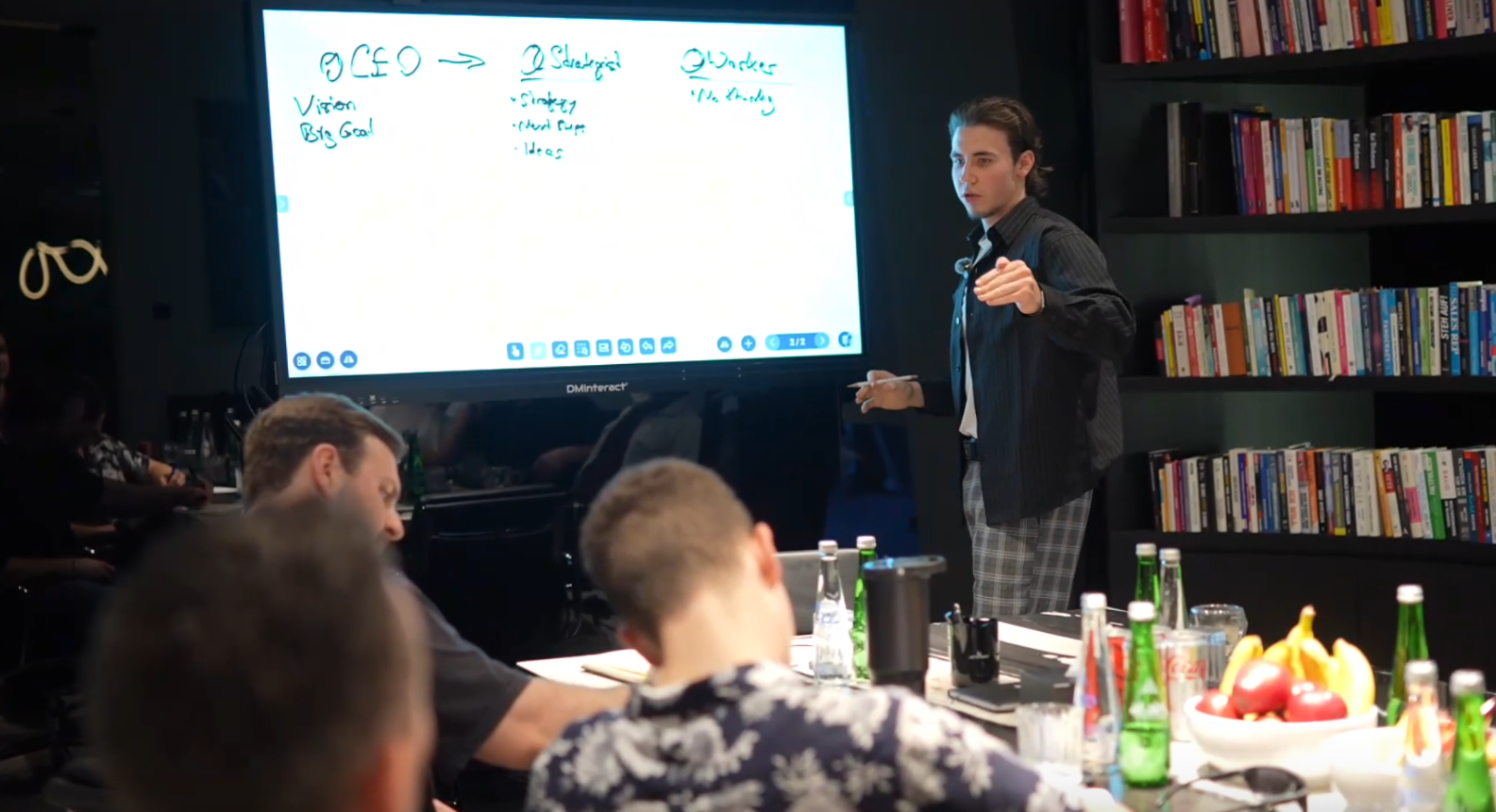 Ilia Kapustin als Speaker bei einer Skool Mastermind in Dubai